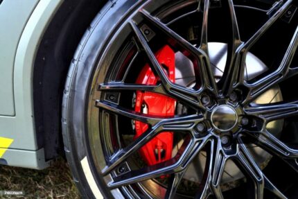 BMW M Performance Carbon Ceramic Brake Kit – F90 M5 (Discs & Calipers)